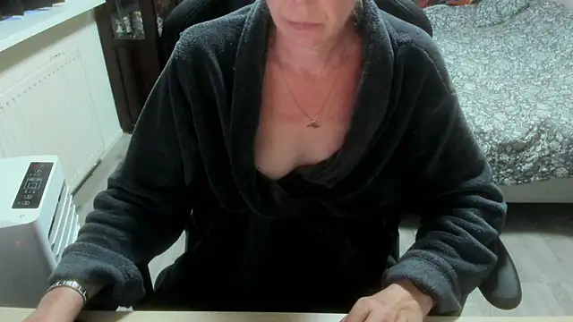 minoesje37 online show from July 18, 8:11 pm