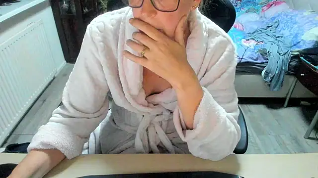 minoesje37 online show from October 8, 7:51 pm