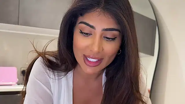 ArabicBarbie online show from October 3, 9:20 pm