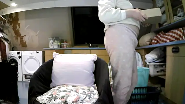 SexyAmanda32 online show from December 13, 8:37 pm