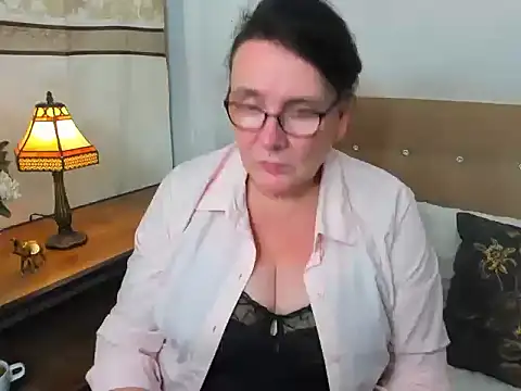 DorisDesire online show from November 12, 5:00 pm