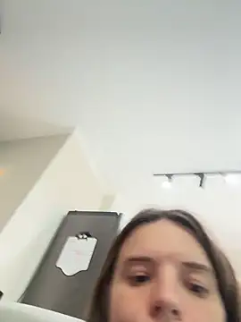 margolisa online show from April 7, 8:49 am