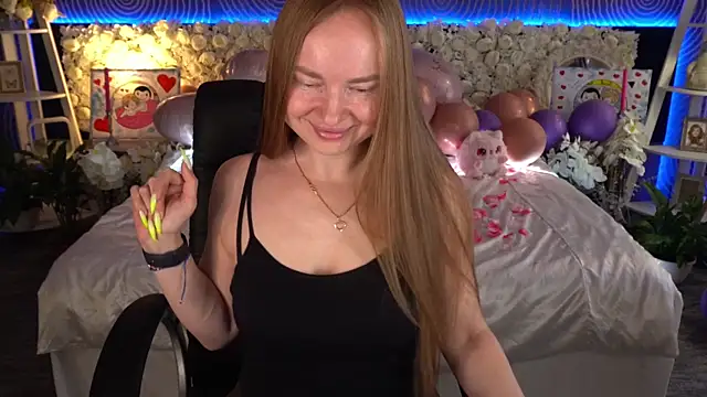 MiaRedFox online show from March 7, 1:29 pm