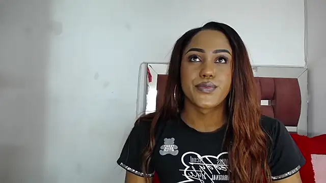 LoraineBigCockTs online show from September 27, 8:16 pm