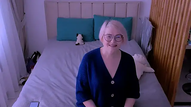 sabrinamacmarren online show from March 10, 9:46 am