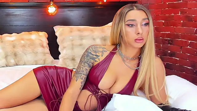 ChristynaRoss online show from December 15, 8:58 pm