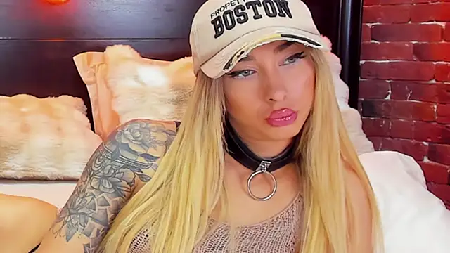 ChristynaRoss online show from April 6, 7:37 pm