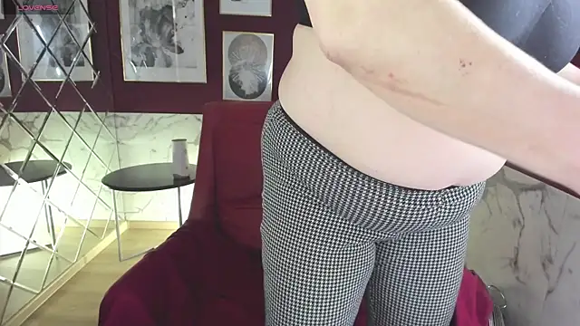 KellyPerfection online show from October 20, 8:50 am