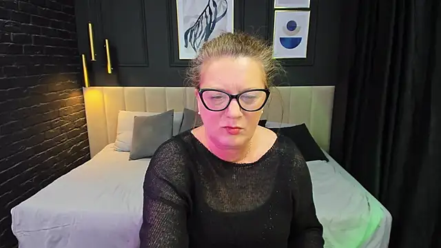 LeaPure online show from March 24, 4:23 pm