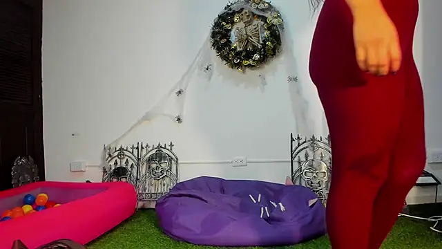 AbbyTaylorr online show from October 3, 4:06 am