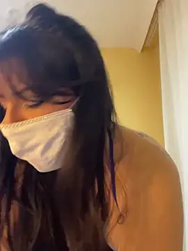 White-Petite online show from April 21, 7:10 pm