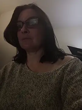 DesreRose online show from November 18, 5:30 am