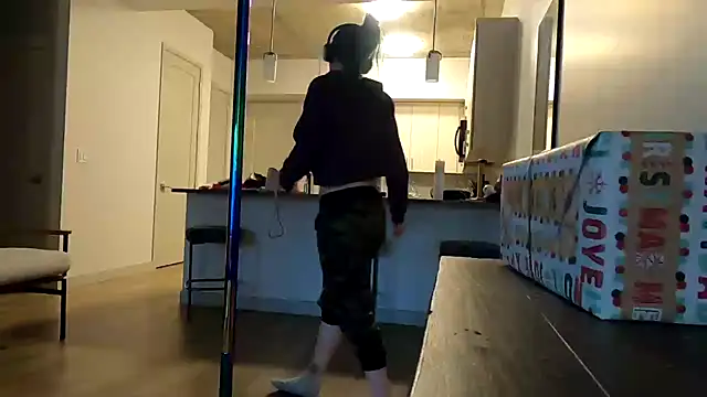 TheDaisyChaos online show from December 19, 9:29 pm