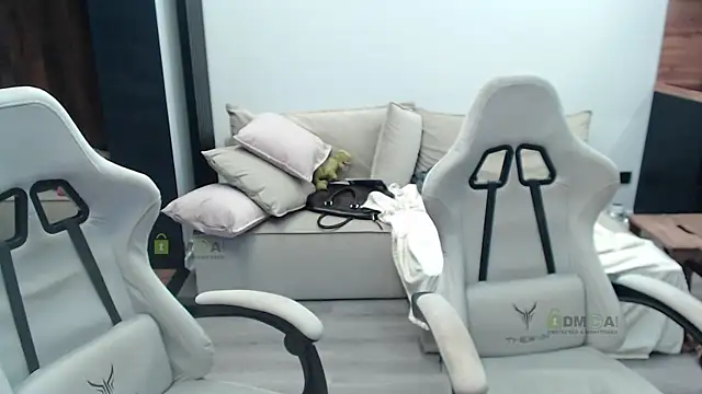 Snapshot of Sunny-Girl1 chatting on October 24, 7:15 am Sunny-Girl1 online show from October 24, 7:15 am