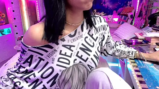 misscectito13 online show from November 11, 6:42 am