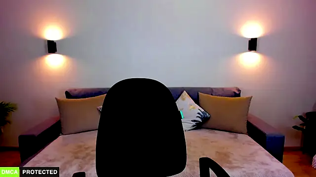 TheWoman   online show from October 28, 7:19 pm