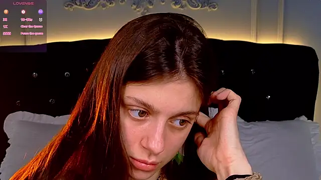 Eille Elfie online show from November 19, 6:13 am