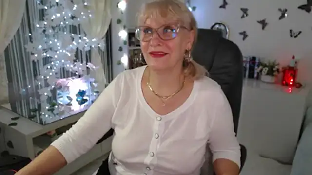 Ghertrude52 online show from December 19, 5:32 am