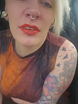 Snapshot of PinkTheHawk chatting on October 26, 10:38 pm PinkTheHawk online show from October 26, 10:38 pm