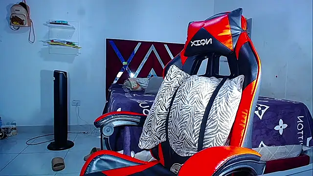 DanisaBrown online show from April 16, 8:19 pm