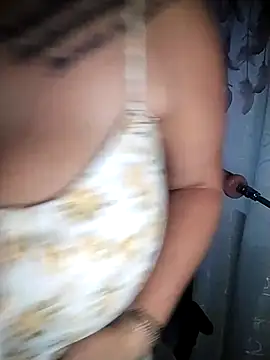 chelaqueen  online show from February 21, 9:48 pm