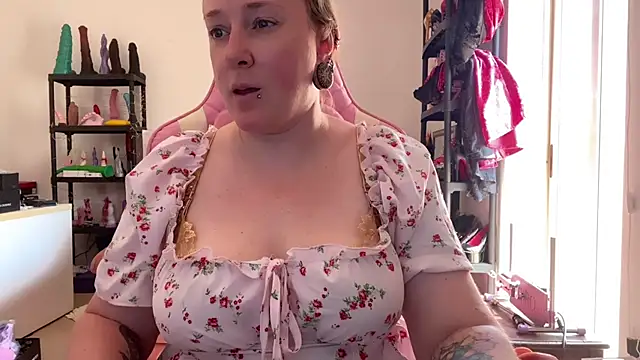 kisicaxx online show from August 6, 9:27 am