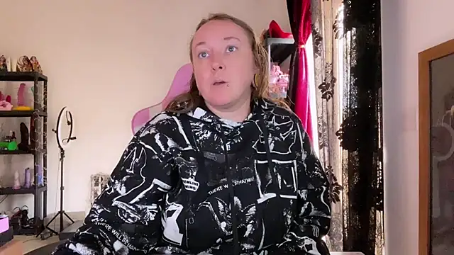 kisicaxx online show from December 17, 1:59 pm