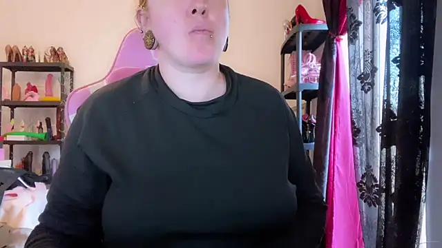 kisicaxx online show from February 8, 2:43 pm