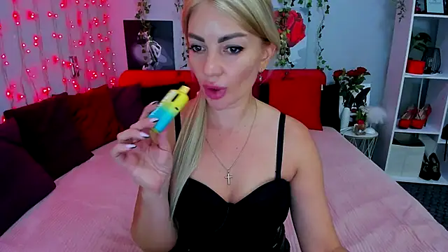 Snapshot of LunaBellucci chatting on September 20, 6:55 am LunaBellucci online show from September 20, 6:55 am