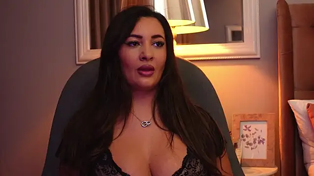 YaaraCollins online show from October 23, 6:58 pm