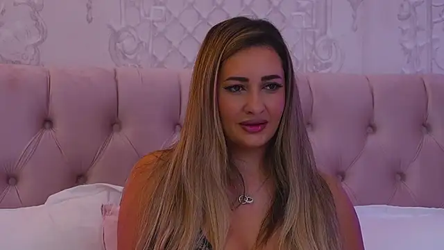 YaaraCollins online show from November 13, 9:25 pm