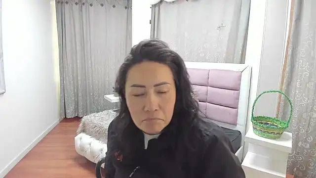 gaby trent online show from June 10, 3:44 pm