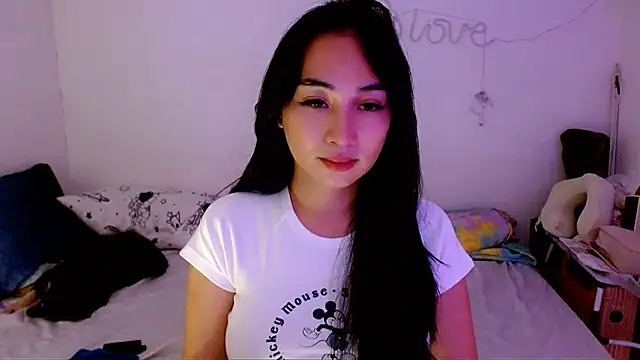 SweetLilly 18 online show from September 12, 3:18 am