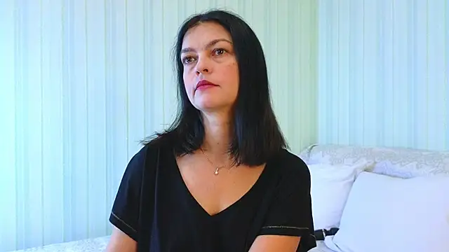 Snapshot of _Lily_ chatting on October 28, 6:08 am  Lily  online show from October 28, 6:08 am