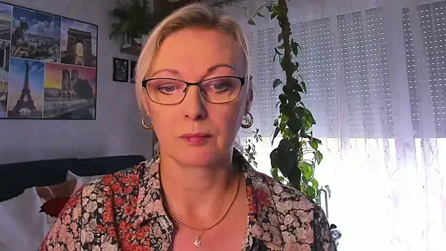 vanessa chat online show from September 22, 1:20 pm