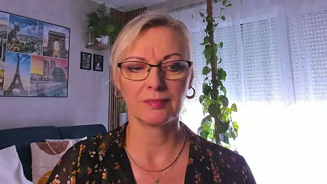 vanessa chat online show from September 10, 1:44 pm