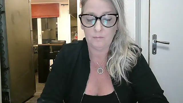 lilie69 online show from January 5, 6:00 pm