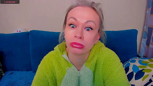 EllenMoore online show from October 10, 3:11 am