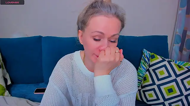 EllenMoore online show from September 12, 3:07 am