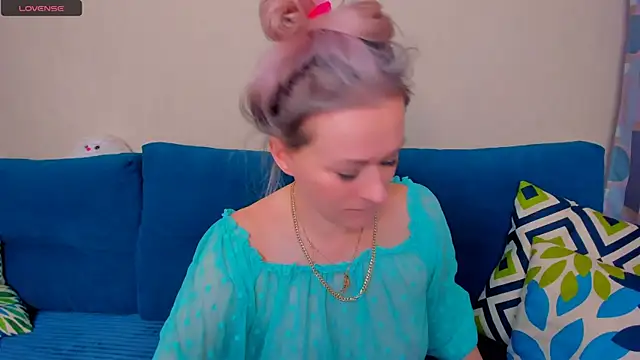 EllenMoore online show from October 22, 4:17 am