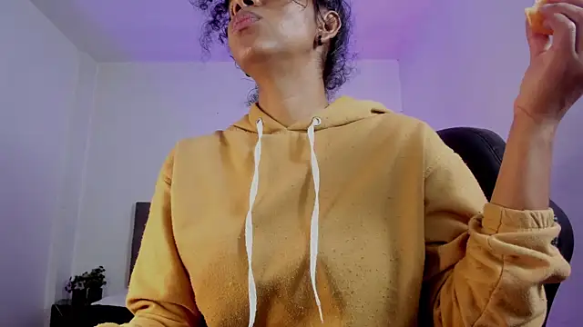 Ellie Alves online show from November 9, 2:24 pm