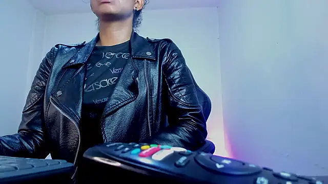 Ellie Alves online show from October 4, 1:17 pm