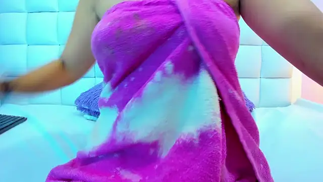 teresasroom  online show from April 8, 4:53 pm