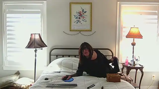 HelloKittyLapDog online show from March 22, 4:02 pm