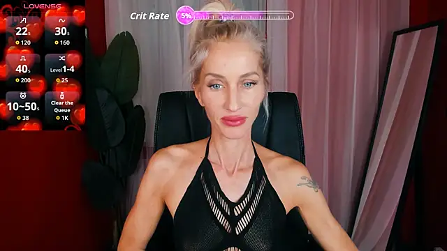 Snapshot of CindySw chatting on October 24, 10:11 am CindySw online show from October 24, 10:11 am