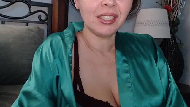 Milky Milf online show from March 19, 9:08 pm