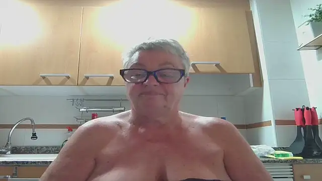 GrannyChrissy68 online show from September 28, 9:09 pm