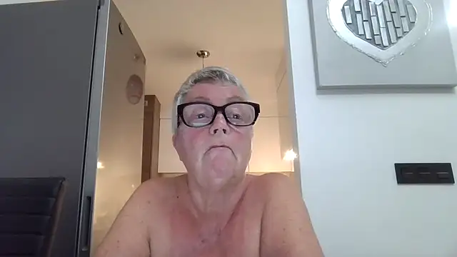 GrannyChrissy68 online show from October 1, 9:53 pm