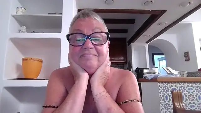 GrannyChrissy68 online show from October 24, 10:17 pm