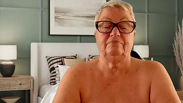 GrannyChrissy68 online show from March 12, 10:45 pm